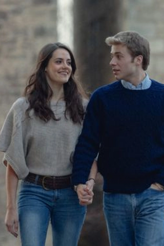 The Crown Kate Middleton ve Prens William'ın İlk Resmi Fotoğraflarını Paylaştı