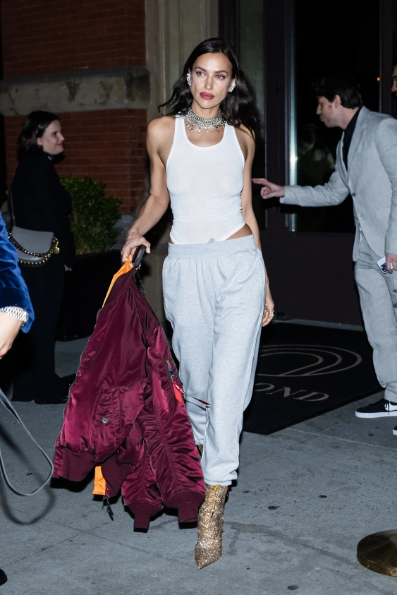 Irina Shayk, Karl Lagerfeld'in Moda Kurallarına Karşı Geldi