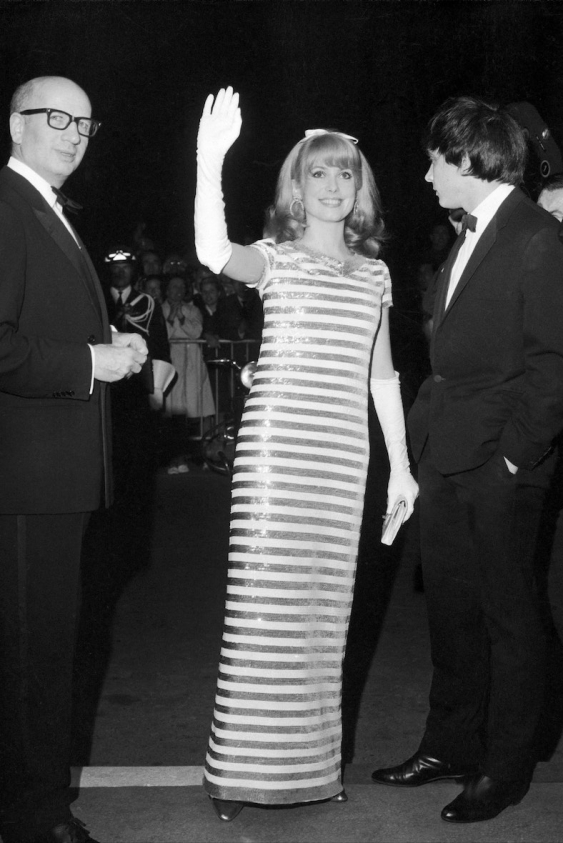 Catherine Deneuve, 1966'da Les Cendres filminin gösterimi için Cannes'ta.