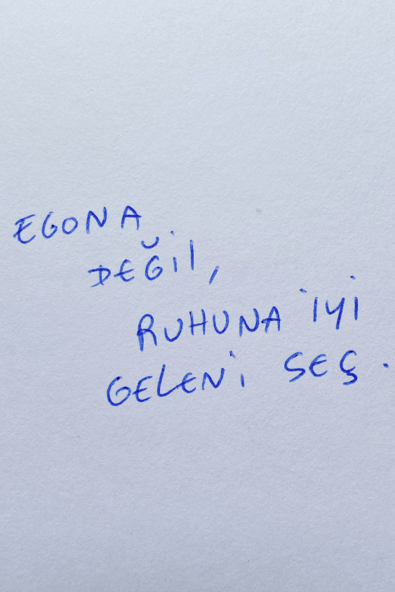 #VOGUESosyalEtki: Thomas Lelu Kelimelerin Gücünü Savunuyor