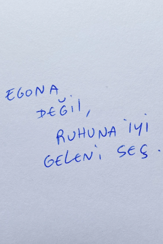 #VOGUESosyalEtki: Thomas Lelu Kelimelerin Gücünü Savunuyor