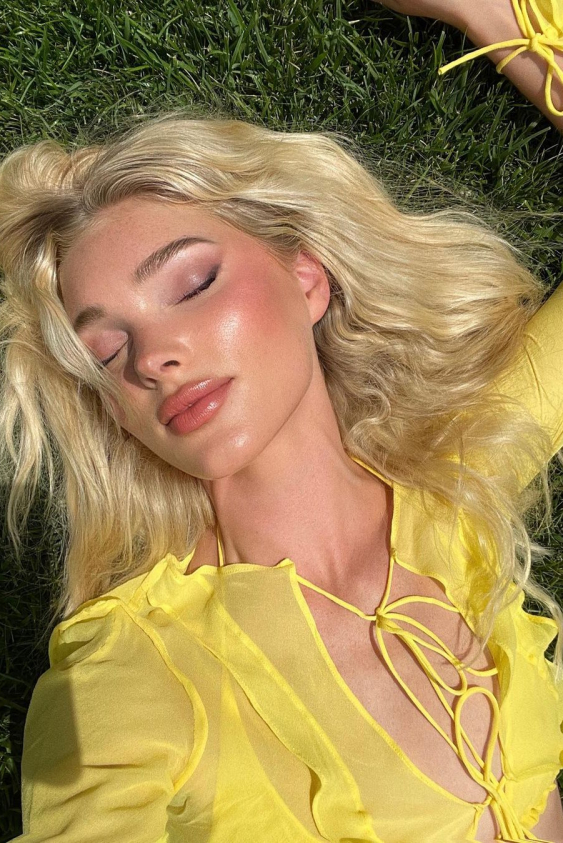 Makyajınızı Bozmadan Güneş Kreminizi Nasıl Tazeleyebilirsiniz