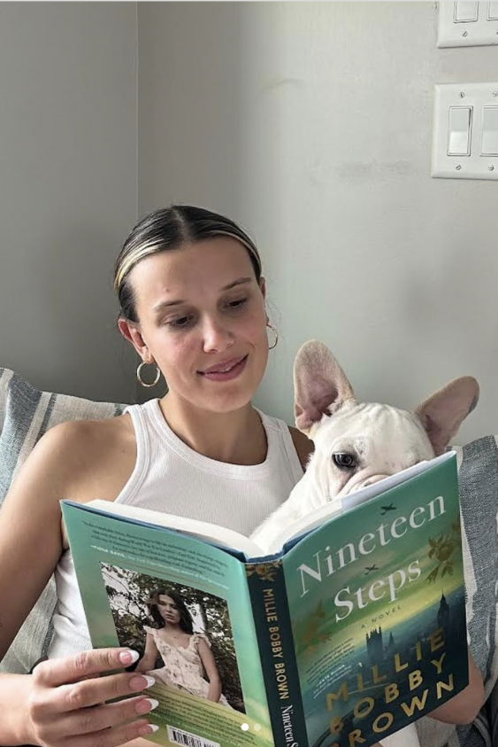 Millie Bobby Brown Artık Bir Yazar