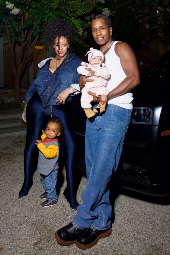 Rihanna ve A$AP Rocky Oğulları Riot Rose'un İlk Fotoğraflarını Yayınladı