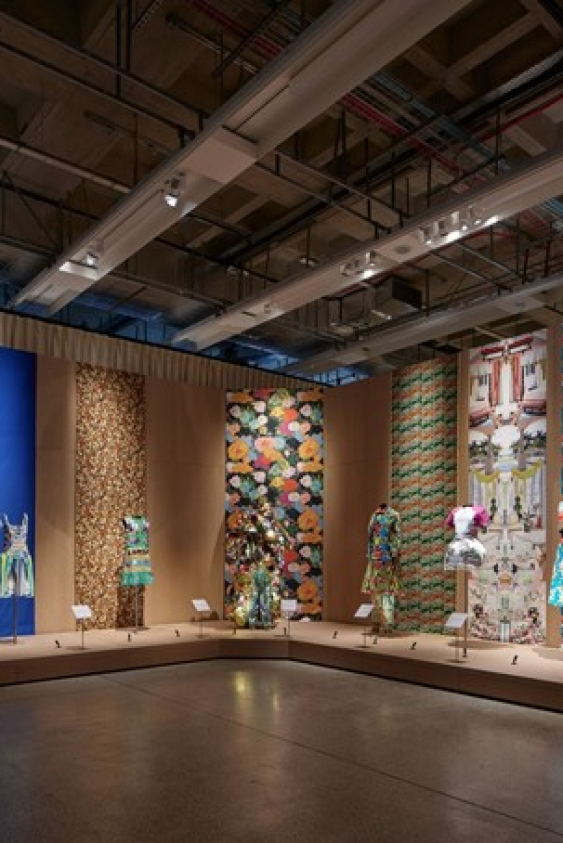 Rebel: 30 Years of London Fashion Sergisi Genç Tasarımcıları Kutluyor