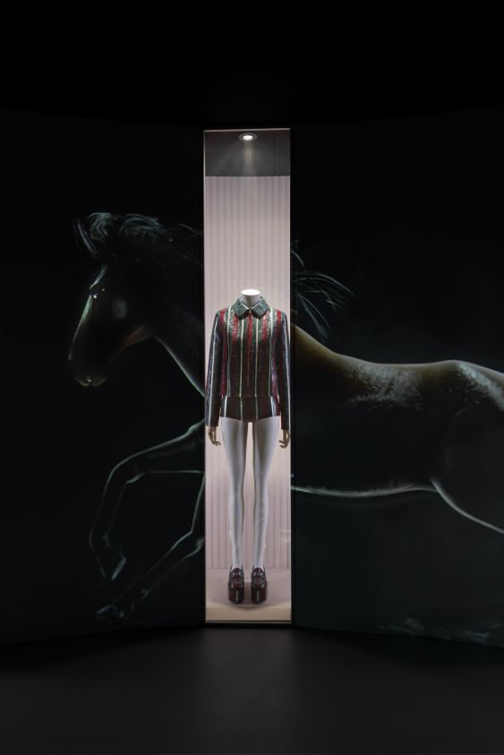 Sabato De Sarno, Londra'daki 'Gucci Cosmos' Sergisine Kişisel Bir Dokunuş Katıyor