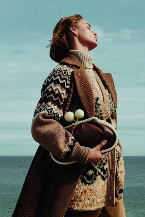 Dünya Seyahat Ettikçe Dönüyor