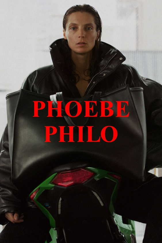 Phoebe Philo'nun Kendi Adını Taşıyan İlk Koleksiyonu Kendinden Emin, Tavizsiz Bir Zevk