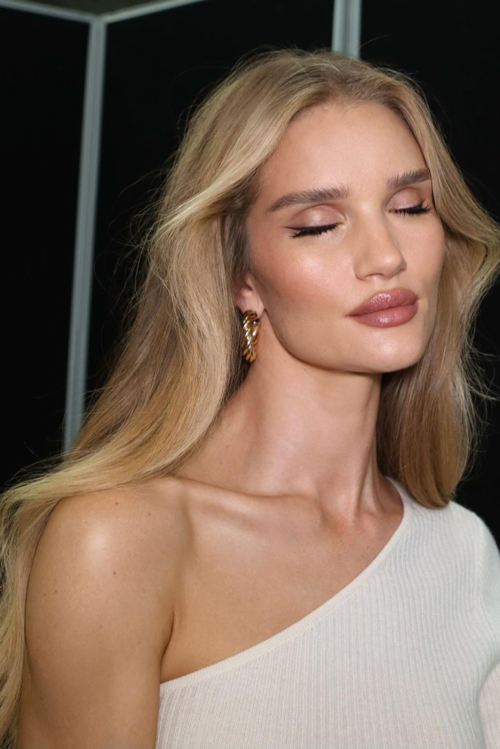 Rosie Huntington-Whiteley'den Amanda Djerf'e Haftanın Güzellik Instagram'ları