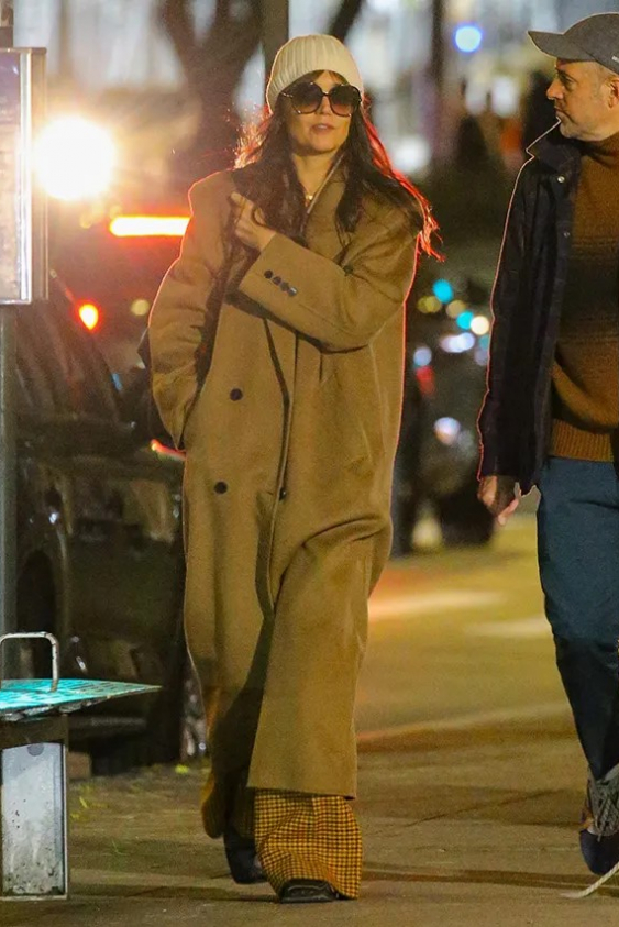 Katie Holmes Tamamen “Cozy-Girl” Modunda