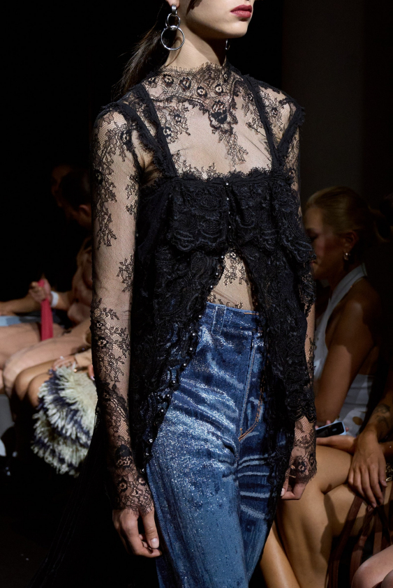 Romantik Kumaşların Podyumlardaki Yükselişi