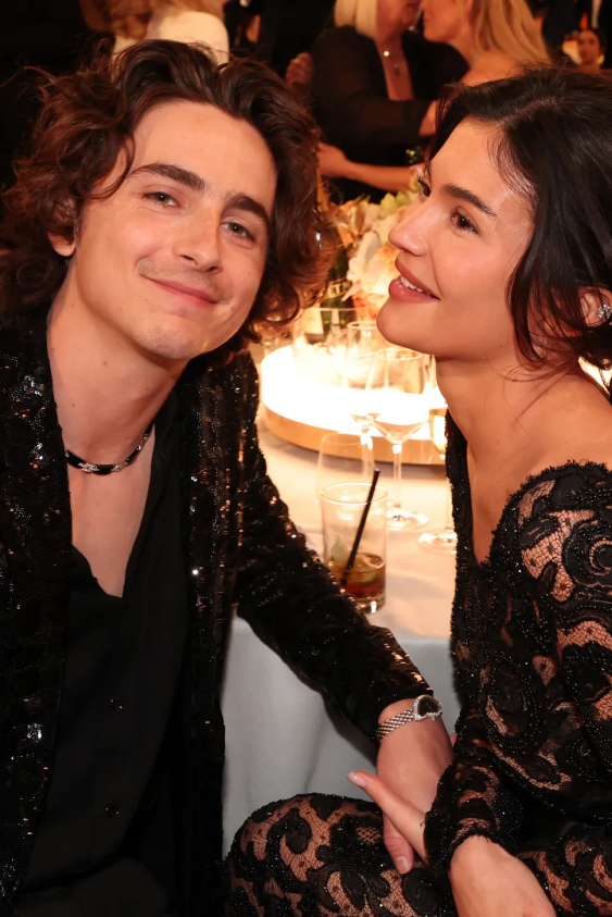 2024 Golden Globes: Hollywood'un Muhteşem Dönüşü