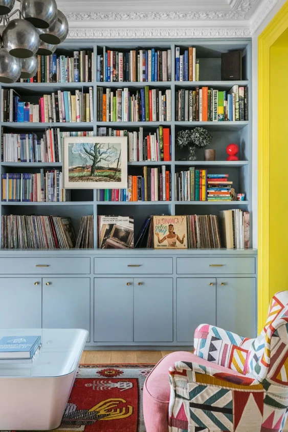 "Bookshelf Wealth" Trendi ve Kitaplıkların Ev Atmosferine Etkisi