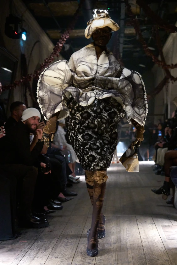 Maison Margiela Artisanal Defilesi: Yeniden Tanımlanan Bir Haute Couture Gösterisi