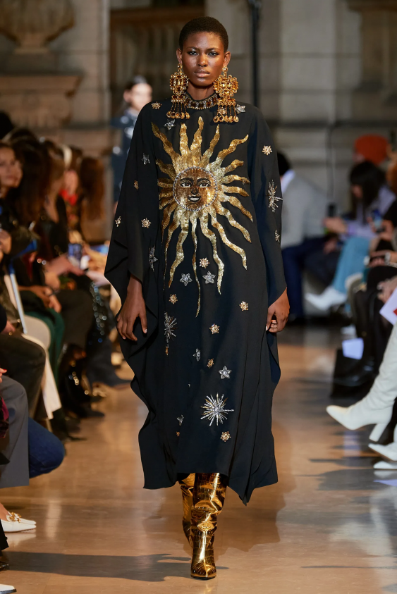 Güneş Tutulması İlhamlı Defile Görünümleri