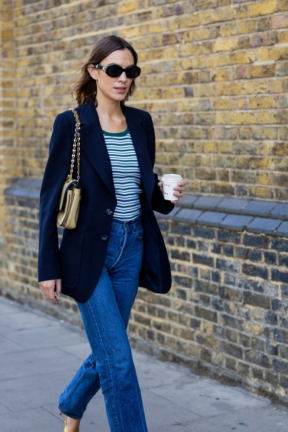 Skinny Jean’e Sığamayanlara Zamansız Düz Paça Jean’ler İdeal