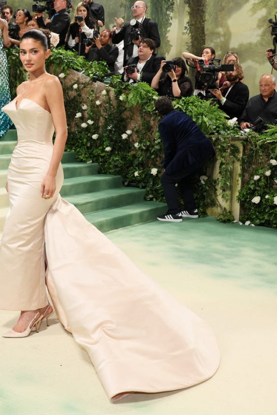 Kylie Jenner Met Gala 2024’te Heykelden Esinlendi