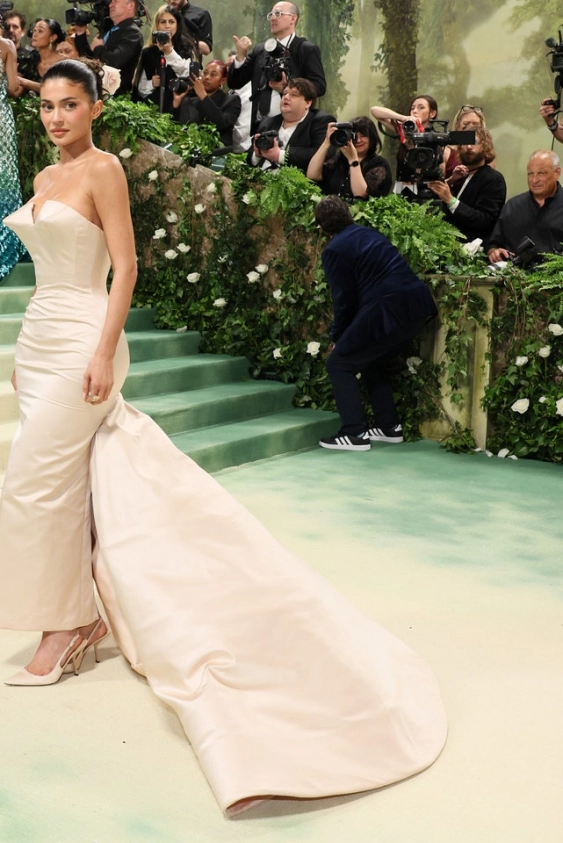 Kylie Jenner Met Gala 2024’te Heykelden Esinlendi