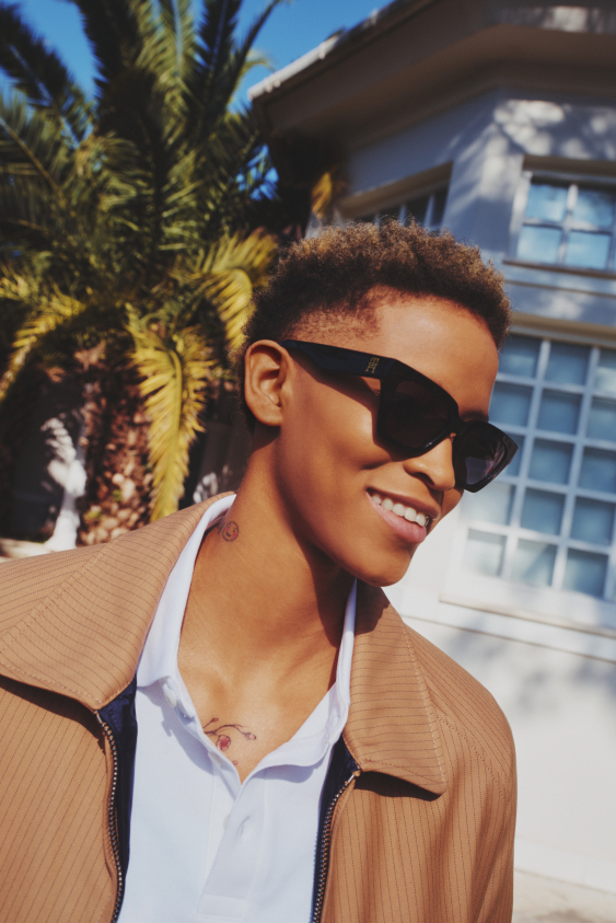 Havalı Bakışlarla Güneşe Selam