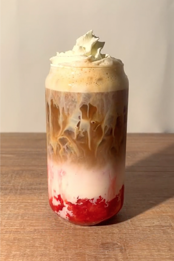 Yazın Favori İçeceğini TikTok Belirledi: Çilekli Buzlu Latte