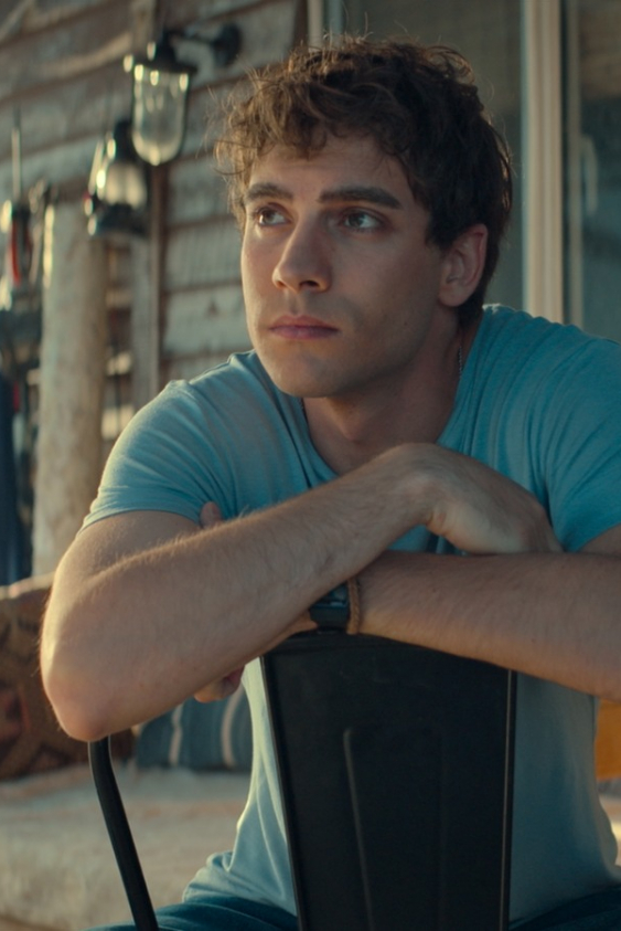 Burak Berkay Akgül: “Her işimde hep bir önceki işimin daha önüne çıkmak istiyorum.”