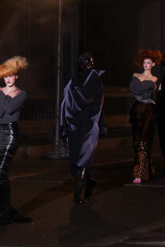 Teatral Romantik: John Galliano