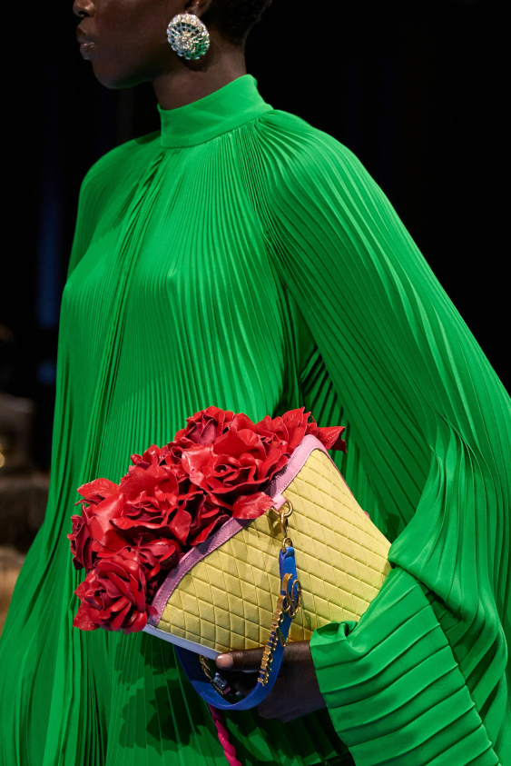 2024 İlkbahar/Yaz Koleksiyonlarında Güllerin Hakimiyeti