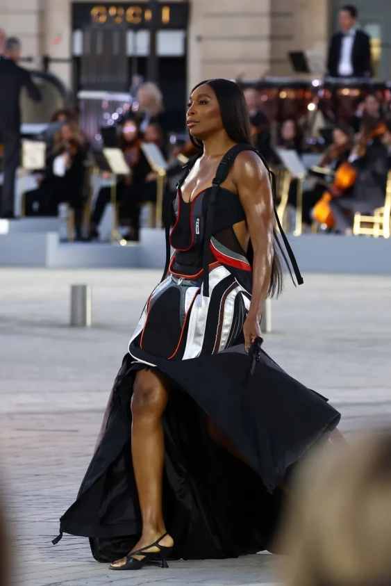 Venus ve Serena Williams, Vogue World Paris'te Sportif Stili Kutluyor