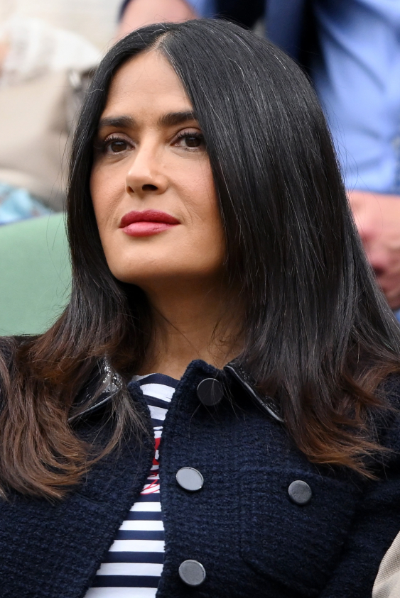 Salma Hayek, Gri Saçlarıyla Harika Görünüyor