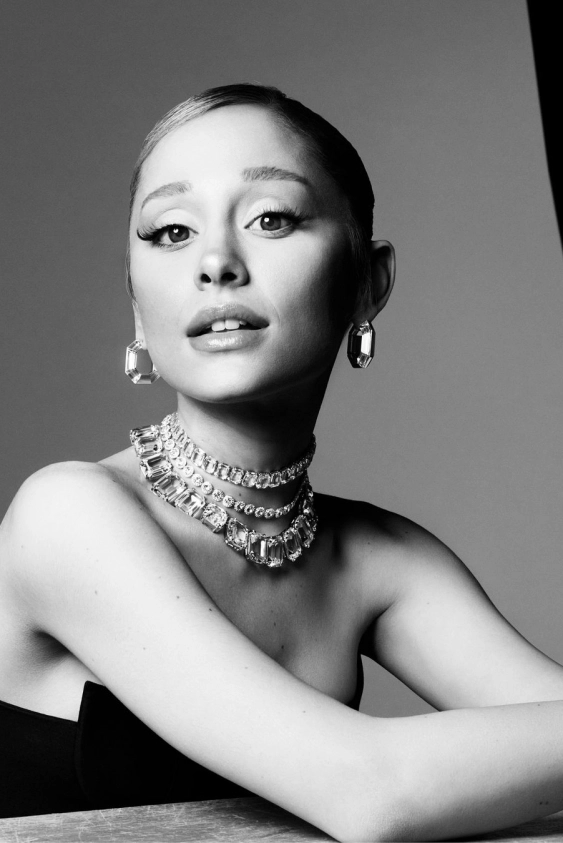 Ariana Grande ve Swarovski İşbirliğinden Coperni’nin Disneyland Defilesine Haftanın Moda Haberleri