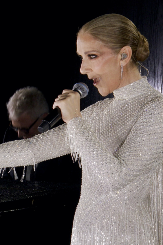 Olimpiyat Oyunları’nda Sahne Alan Céline Dion, Müzik Dünyasına Geri mi Dönüyor?