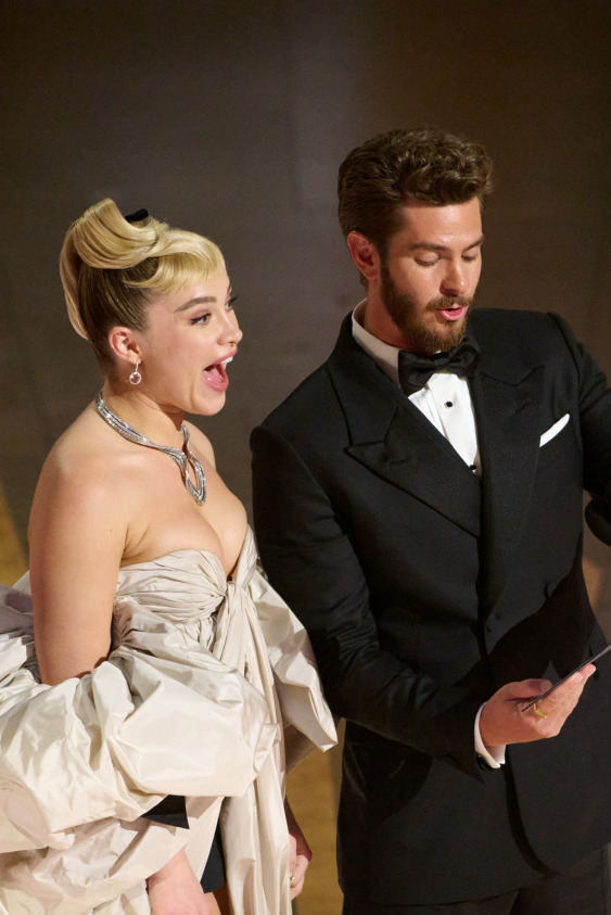 Florence Pugh ve Andrew Garfield’ın Romantik Komedi Filminden İlk Fragman Geldi