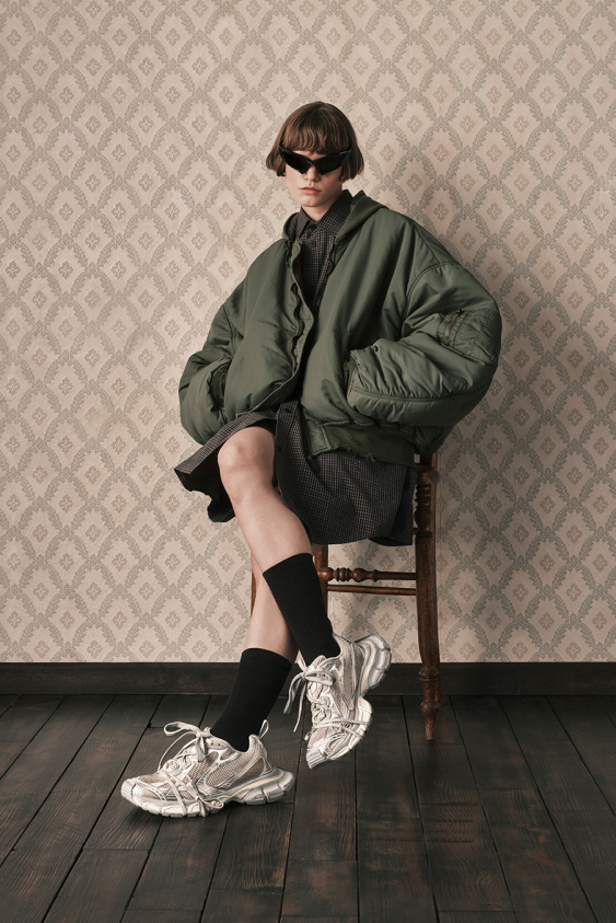 Balenciaga’nın 3XL Sneaker Kampanyasından Calvin Klein’ın Yeni Yıldızına Haftanın Haberleri