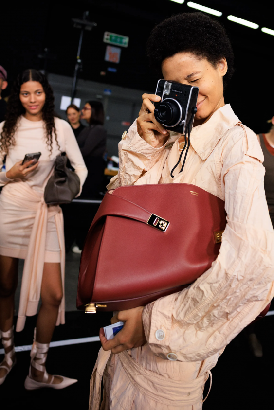 Backstage: 2025 İlkbahar/Yaz Milano Moda Haftası