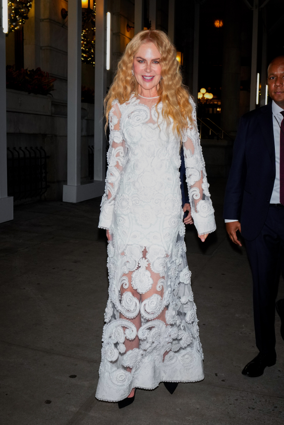 Kimse Romantik Bir Elbiseyi Nicole Kidman Gibi Taşıyamaz Kimse Romantik Bir Elbiseyi Nicole Kidman Gibi Taşıyamaz
