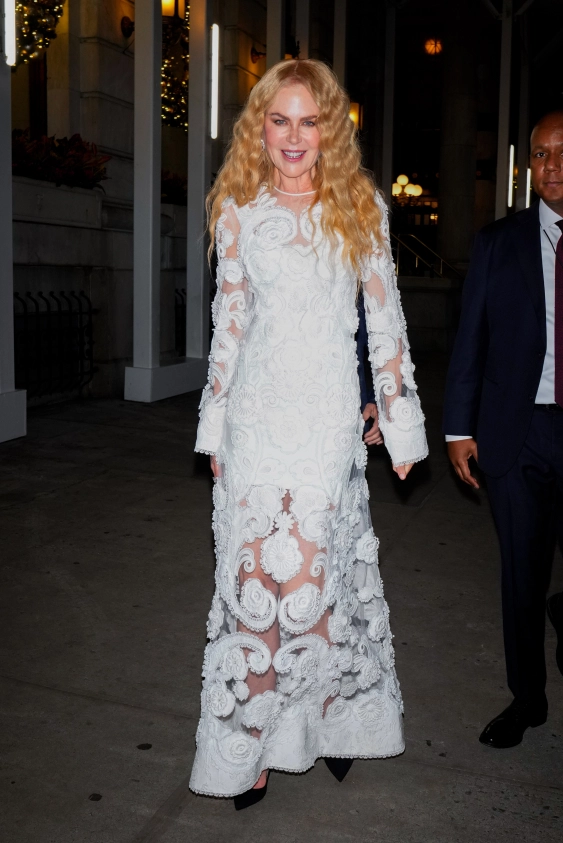 Kimse Romantik Bir Elbiseyi Nicole Kidman Gibi Taşıyamaz Kimse Romantik Bir Elbiseyi Nicole Kidman Gibi Taşıyamaz