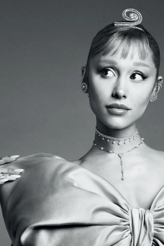 Ariana Grande'nin Swarovski Işıltılı Görünümü