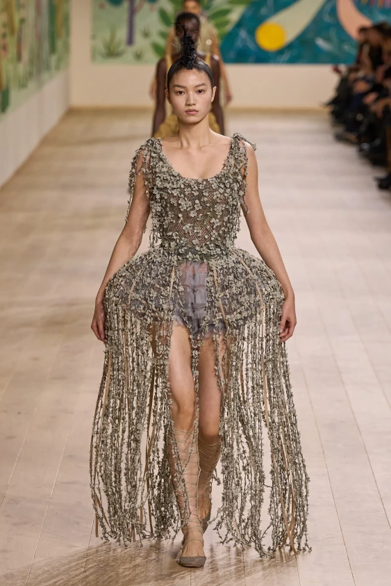 2025 İlkbahar/Yaz Paris Haute Couture Moda Haftası'nda Dikkat Çeken Trendler