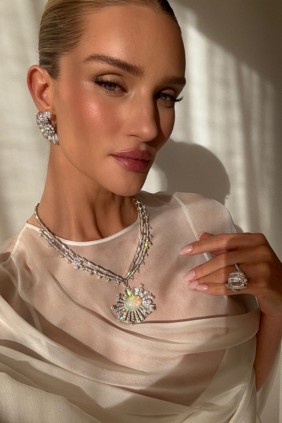 Alicia Roddy'den Emili Sindlev'e Haftanın Güzellik Instagram'ları