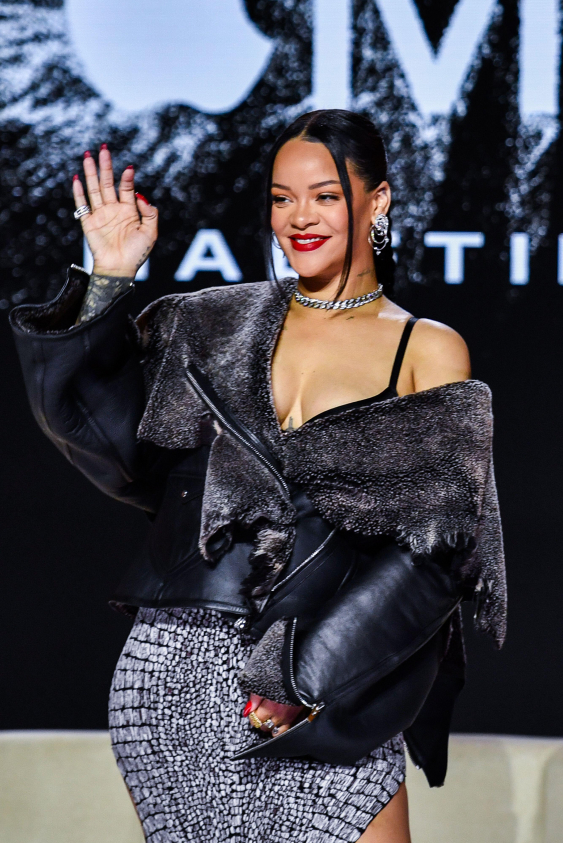 Rihanna 3 Yıl Aradan Sonra Yeni Bir Single Yayınlıyor