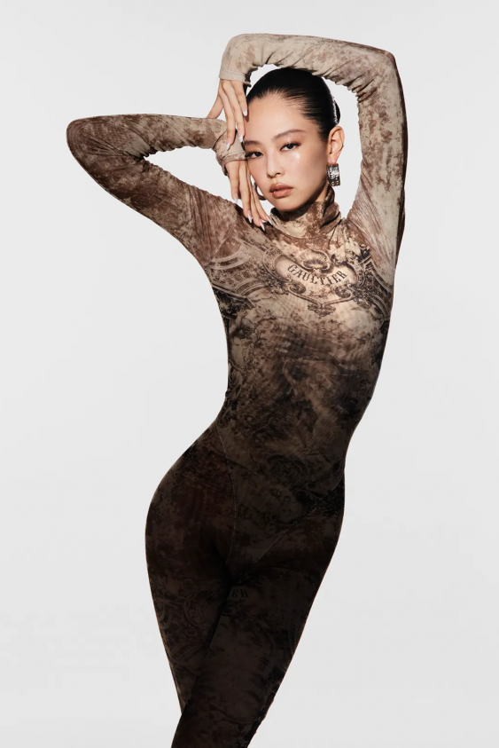 Jennie’nin Kampanya Çekimlerinden Hermès’in İlk Kulaklık Modeline Haftanın Moda Haberleri