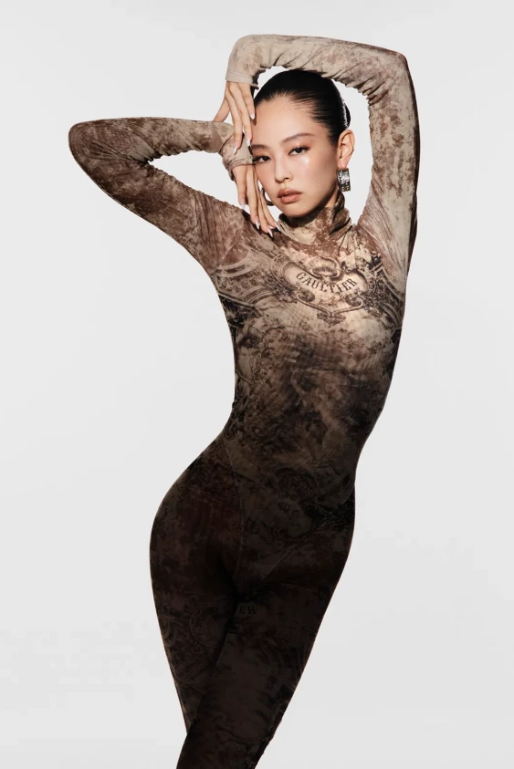 Jennie’nin Kampanya Çekimlerinden Hermès’in İlk Kulaklık Modeline Haftanın Moda Haberleri