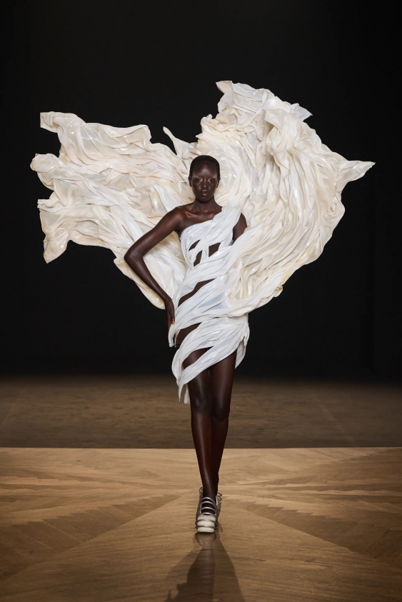 Paris Haute Couture Moda Haftası’nda Öne Çıkan Defileler