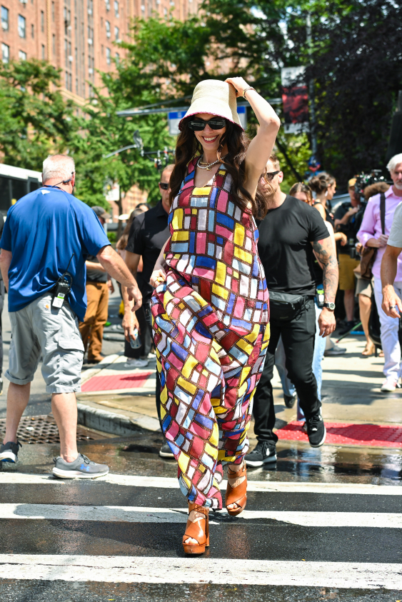 Phoebe Philo’nun Son Koleksiyonu Ciddi Bir Şıklık Sunuyor Ve Eğlenceyi de İhmal Etmiyor