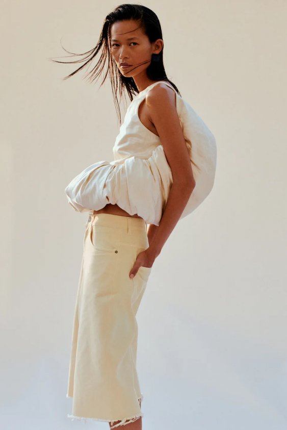 Phoebe Philo’nun Son Koleksiyonu Ciddi Bir Şıklık Sunuyor Ve Eğlenceyi de İhmal Etmiyor