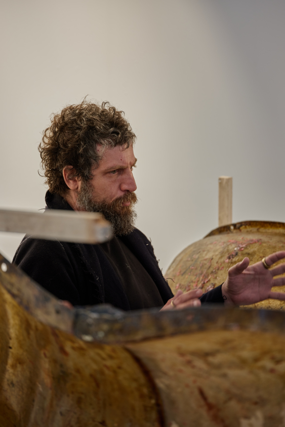 Sanatçı Guido Casaretto: “Formun kendisinden çok onun oluş hâliyle ilgileniyorum.”