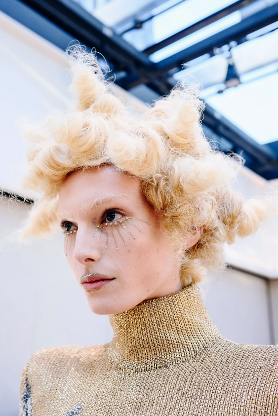 Güzellik Endüstrisinin Yeni Stratejisi: Vibe Pazarlama ve Yapay Zekâ