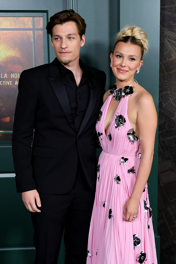 Millie Bobby Brown ve Jake Bongiovi Evlat Edinme Yoluyla Bir Bebek Sahibi Oldu