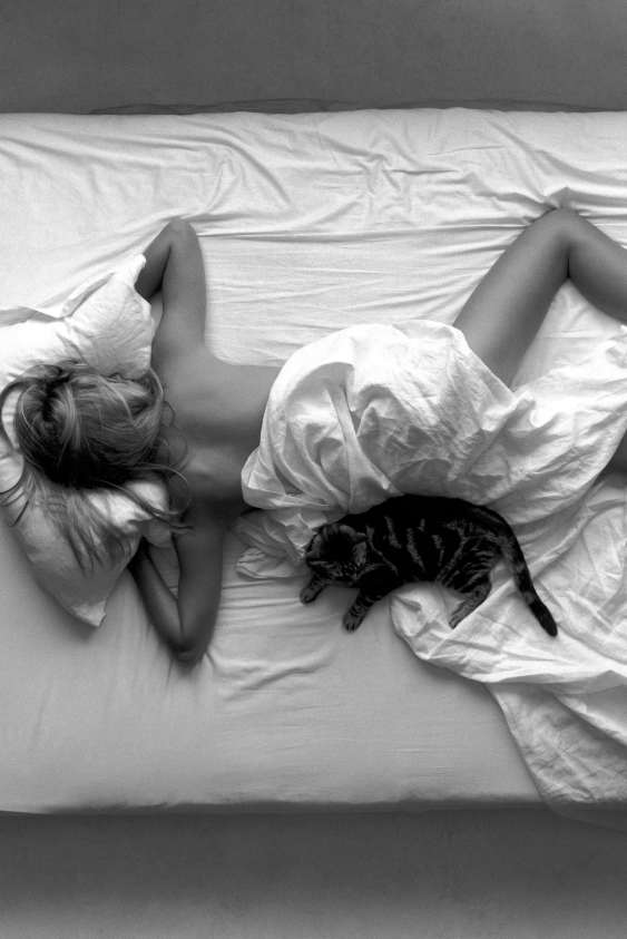 Yan Yatarak Uyumak Yüzünüzün Asimetrik Olmasına Neden Olabilir Mi?