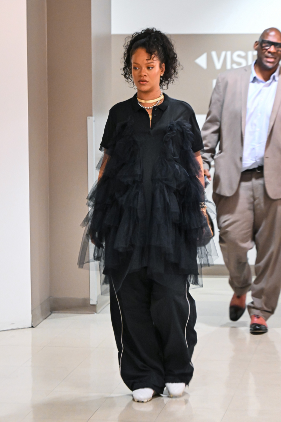 Rihanna Tütüyü Hamileler İçin Uygun Hale Getirdi